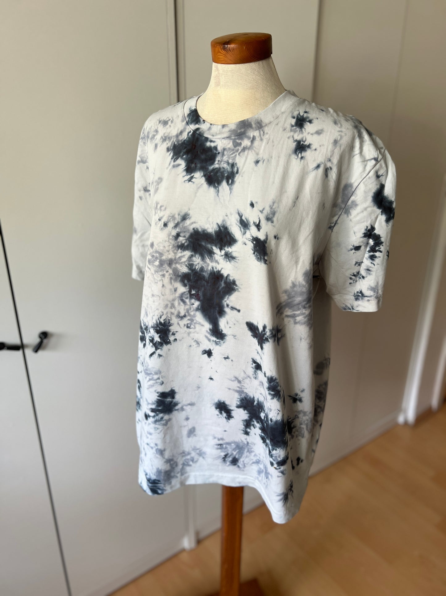 Ice Dye Tshirt in M Dalmatian