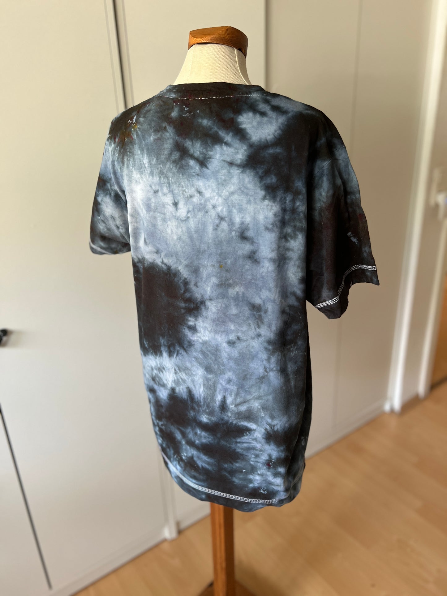 Ice Dye Tshirt in M Space