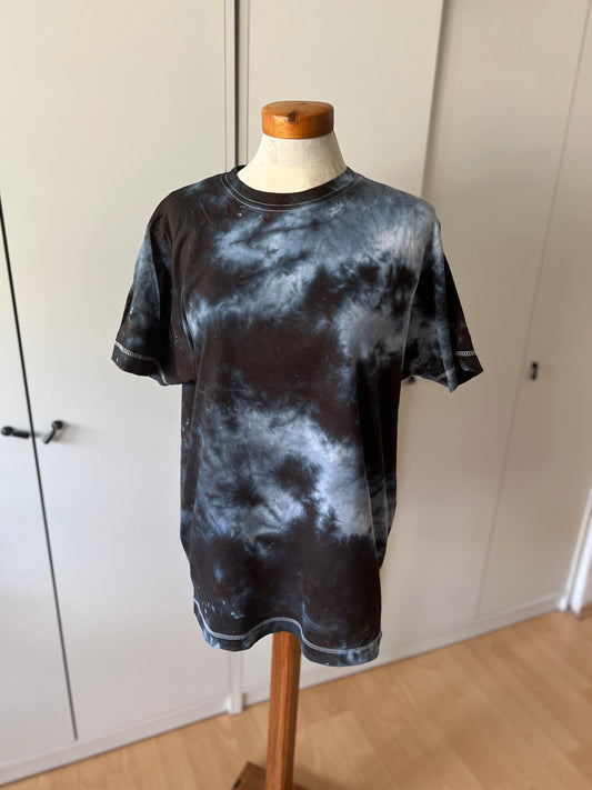 Ice Dye Tshirt in M Space