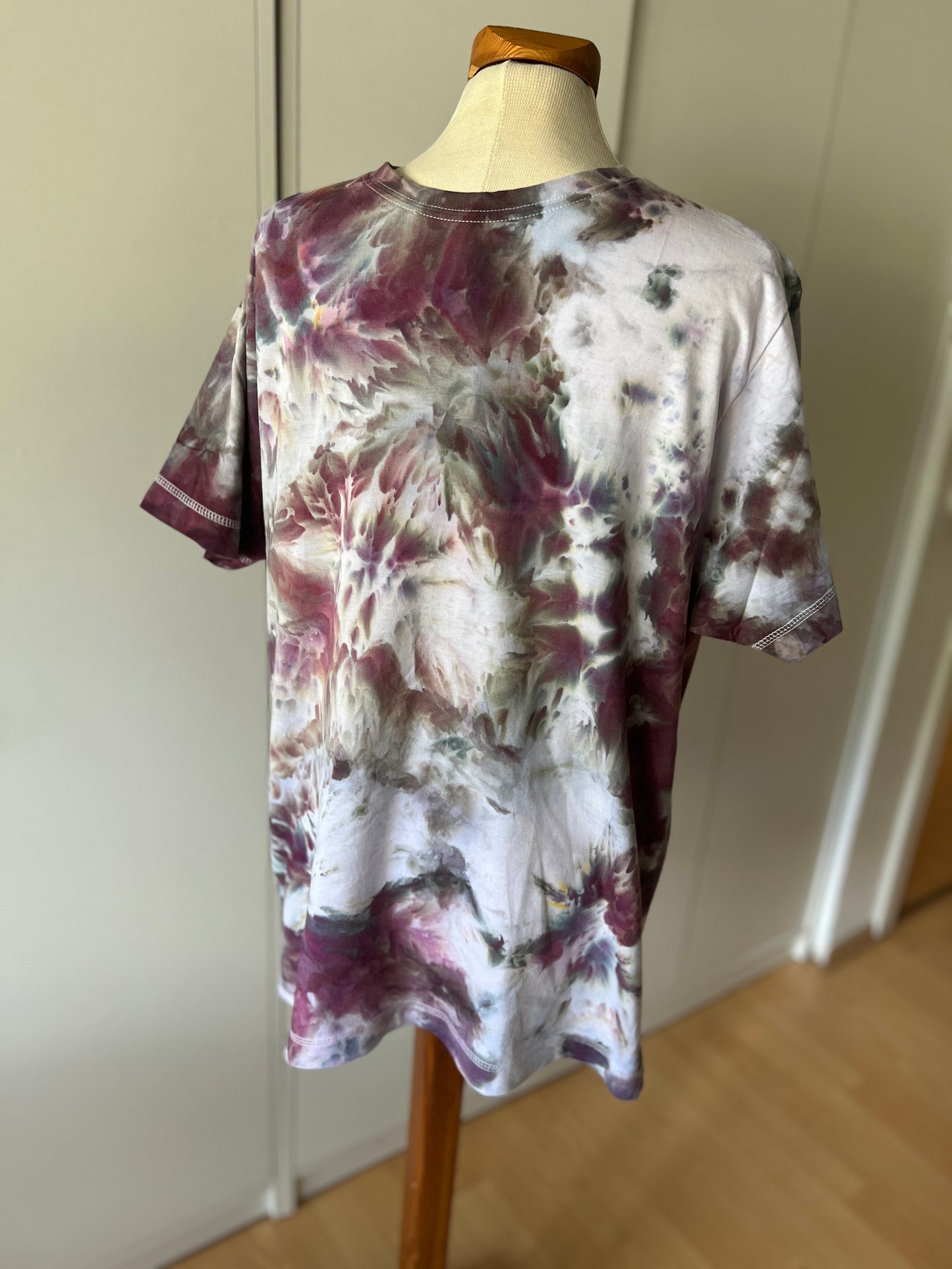 Ice Dye Tshirt in M Marbles