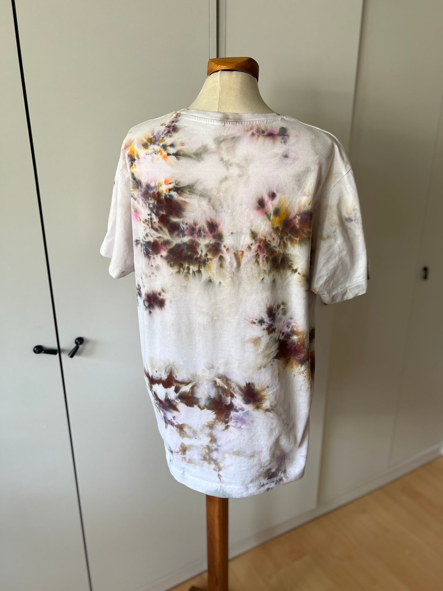 Ice Dye Tshirt L in Marbles