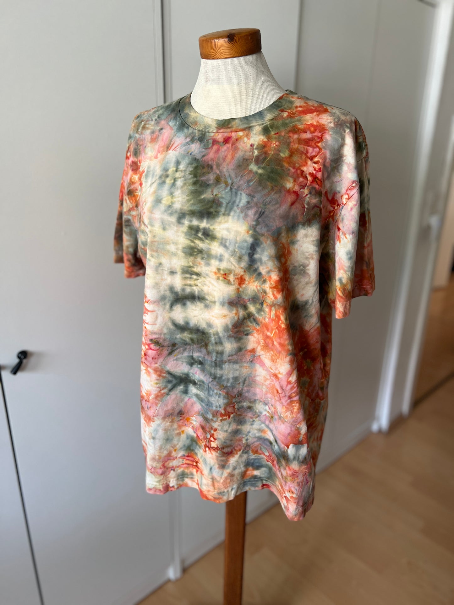 Ice Dye Tshirt in M Wildfire