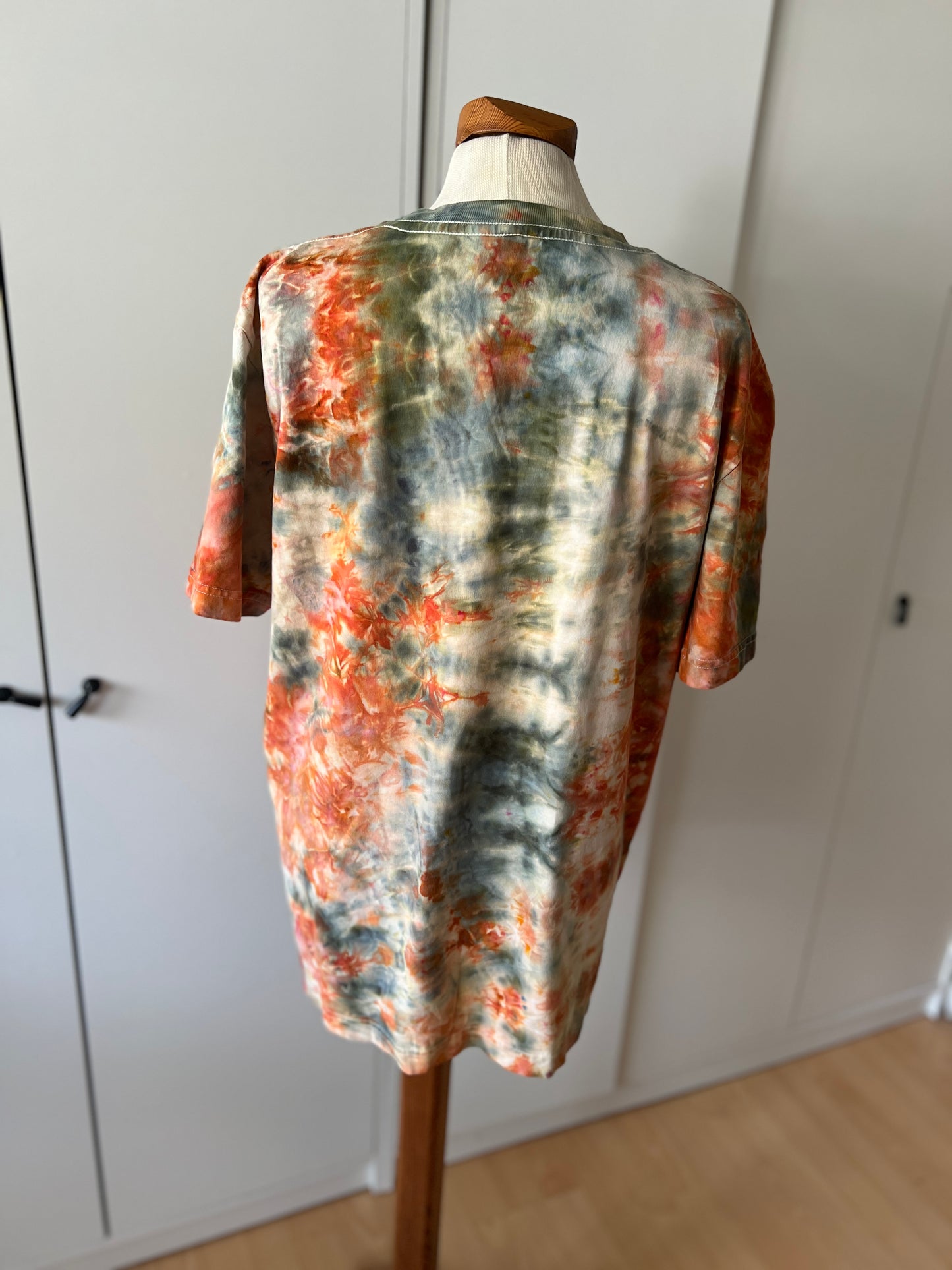 Ice Dye Tshirt in M Wildfire