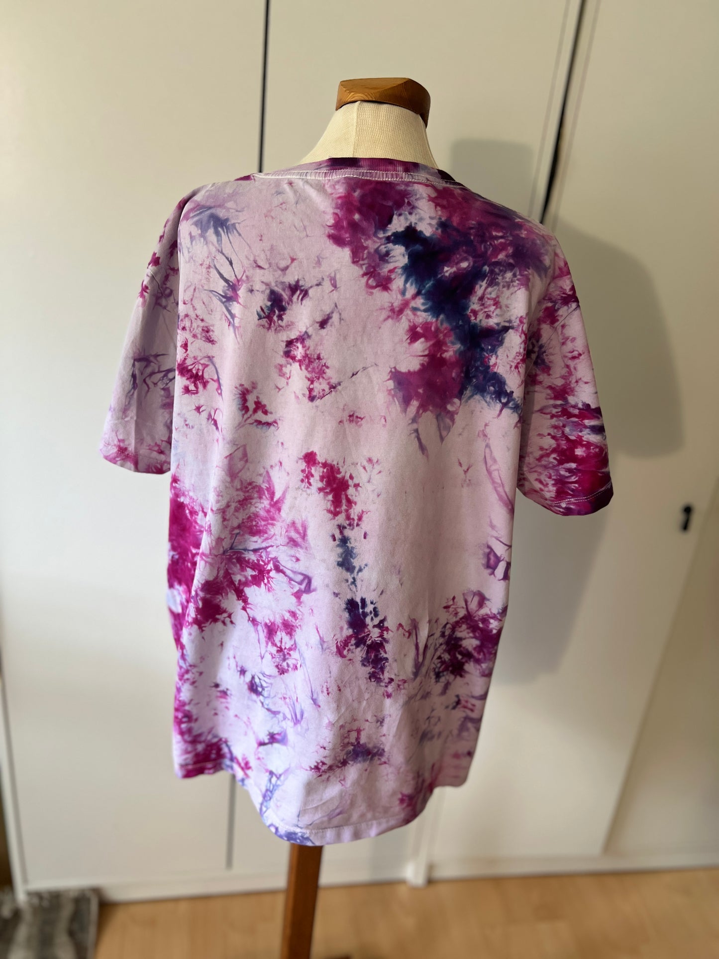 Ice Dye Tshirt in XL Blueberry Explosion