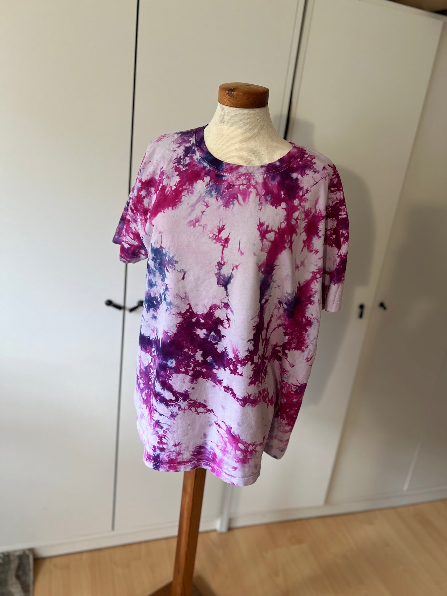 Ice Dye Tshirt in XL Blueberry Explosion